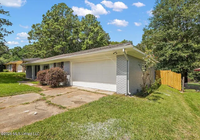 Photo 2 of Sale Pending at 3343 Fleetwood Dr, Jackson, MS 39212 | MLS# 4157124 | Listing updated on 2026-08-19