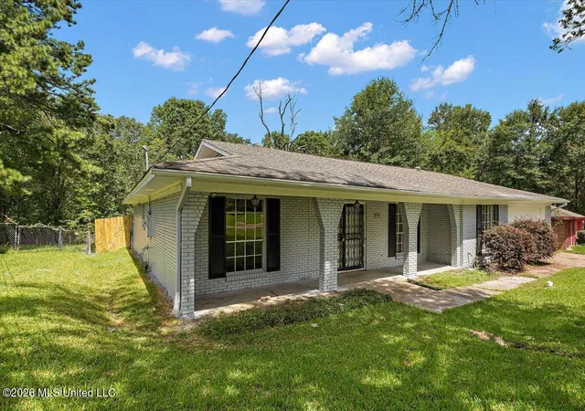 Photo 3 of Sale Pending at 3343 Fleetwood Dr, Jackson, MS 39212 | MLS# 4157124 | Listing updated on 2026-08-19