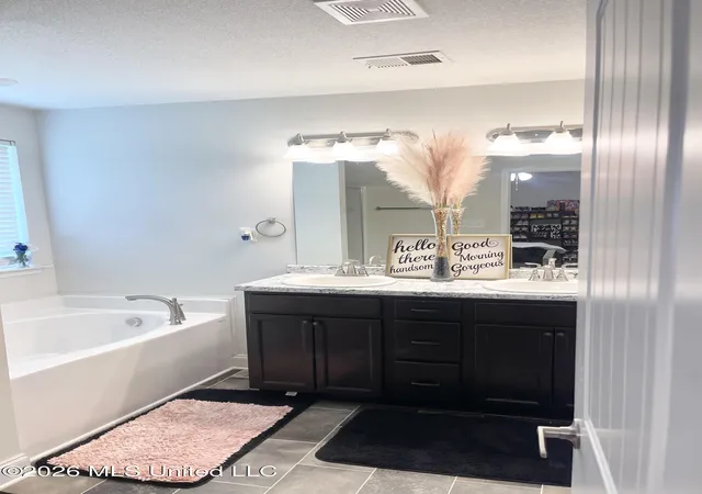Photo 4 of Single family home for sale at 8673 Kimberly Dawn Dr, Southaven, MS 38671 | MLS# 4157742 | Listing updated on 2026-07-31
