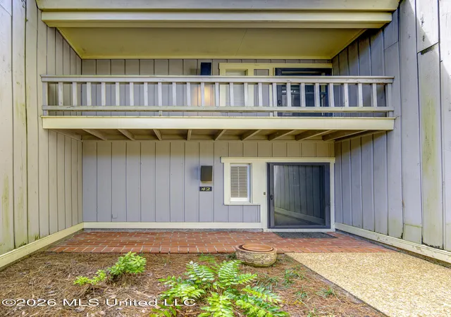 Photo 2 of Single family home for sale at 42 Eastbrooke St, Jackson, MS 39216 | MLS# 4157725 | Listing updated on 2026-08-26