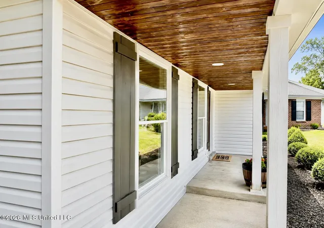 Photo 2 of Single family home for sale at 1645 Hickory Dr, Southaven, MS 38671 | MLS# 4157166 | Listing updated on 2026-09-17