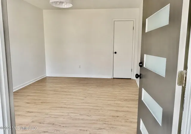 Photo 3 of Single family home for sale at 1645 Hickory Dr, Southaven, MS 38671 | MLS# 4157166 | Listing updated on 2026-09-17