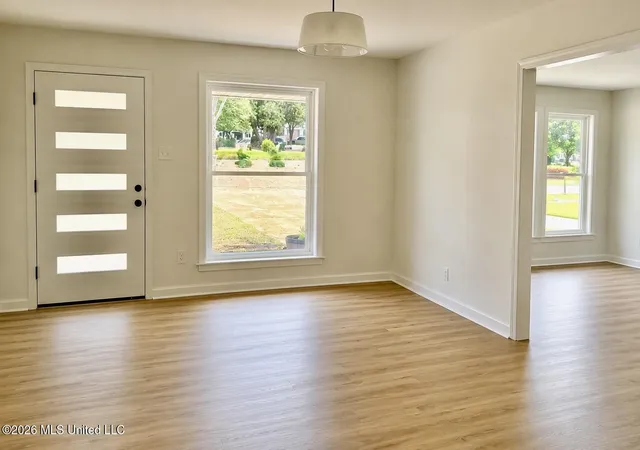 Photo 3 of Single family home for sale at 1645 Hickory Dr, Southaven, MS 38671 | MLS# 4157166 | Listing updated on 2026-09-17