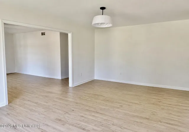 Photo 4 of Single family home for sale at 1645 Hickory Dr, Southaven, MS 38671 | MLS# 4157166 | Listing updated on 2026-09-17
