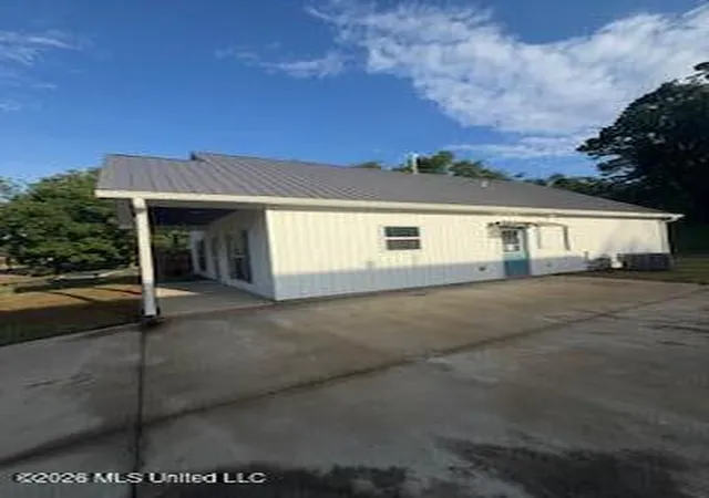Photo 2 of Sale Pending at 503 Calhoun St, Water Valley, MS 38965 | MLS# 4157163 | Listing updated on 2026-09-09