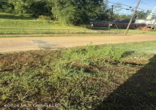 Photo 4 of Sale Pending at 503 Calhoun St, Water Valley, MS 38965 | MLS# 4157163 | Listing updated on 2026-09-09