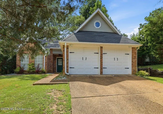 Photo 1 of Single family home for sale at 107 Huntington Hl Dr, Clinton, MS 39056 | MLS# 4157183 | Listing updated on 2026-08-27
