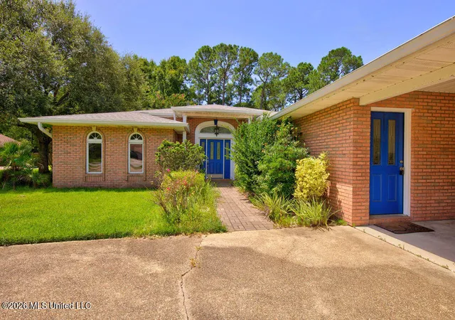 Photo 3 of Single family home for sale at 219 Tantallon Dr, Ocean Springs, MS 39564 | MLS# 4157280 | Listing updated on 2026-09-14
