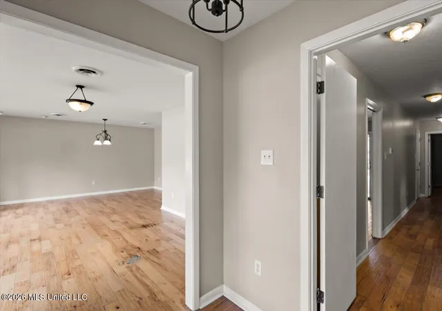 Photo 3 of Sale Pending at 640 Briarwood Dr, Jackson, MS 39211 | MLS# 4157271 | Listing updated on 2026-09-15