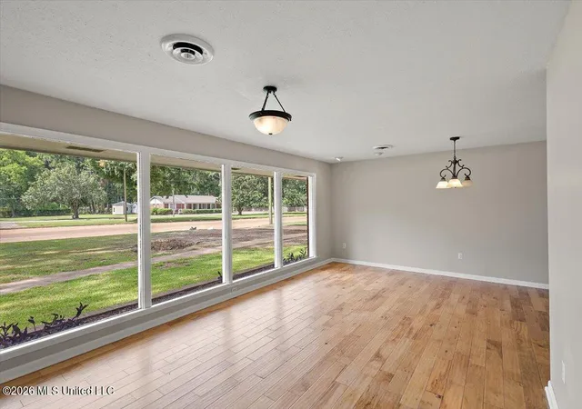 Photo 4 of Sale Pending at 640 Briarwood Dr, Jackson, MS 39211 | MLS# 4157271 | Listing updated on 2026-09-15