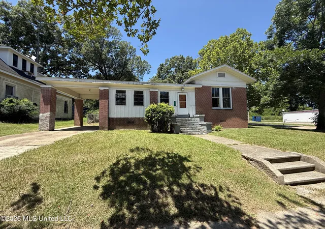 Photo 1 of Single family home for sale at 429 N Broadway St, Mc Comb, MS 39648 | MLS# 4157217 | Listing updated on 2026-09-05