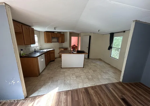 Photo 3 of Single family home for sale at 724 Mt Zion Rd, Mount Olive, MS 39119 | MLS# 4158303 | Listing updated on 2026-09-10