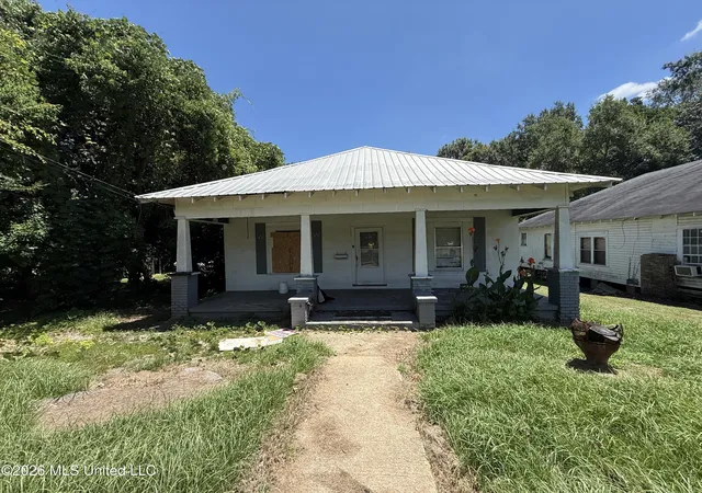 Photo 1 of Single family home for sale at 406 Elmwood St, Mc Comb, MS 39648 | MLS# 4157238 | Listing updated on 2026-09-05