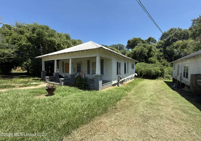 Photo 2 of Single family home for sale at 406 Elmwood St, Mc Comb, MS 39648 | MLS# 4157238 | Listing updated on 2026-09-05