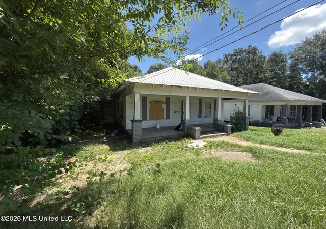 Photo 3 of Single family home for sale at 406 Elmwood St, Mc Comb, MS 39648 | MLS# 4157238 | Listing updated on 2026-09-05