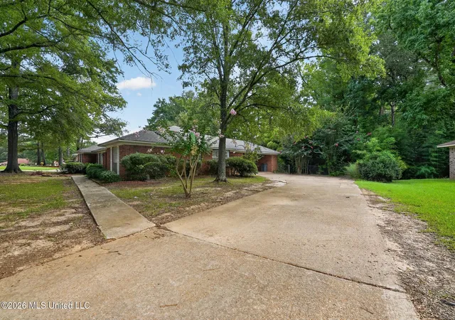 Photo 2 of Single family home for sale at 86 Summit Ridge Dr, Brandon, MS 39042 | MLS# 4157491 | Listing updated on 2026-08-20