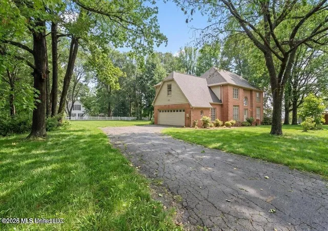 Photo 2 of Single family home for sale at 6965 Fox Chase Dr, Southaven, MS 38671 | MLS# 4157866 | Listing updated on 2026-09-06