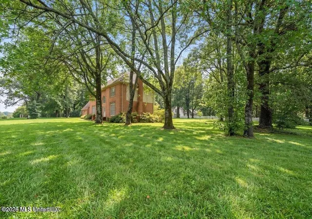 Photo 3 of Single family home for sale at 6965 Fox Chase Dr, Southaven, MS 38671 | MLS# 4157866 | Listing updated on 2026-09-06