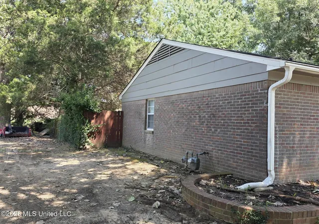 Photo 2 of Single family home for sale at 6360 Greenbriar Dr, Horn Lake, MS 38637 | MLS# 4157256 | Listing updated on 2026-07-28
