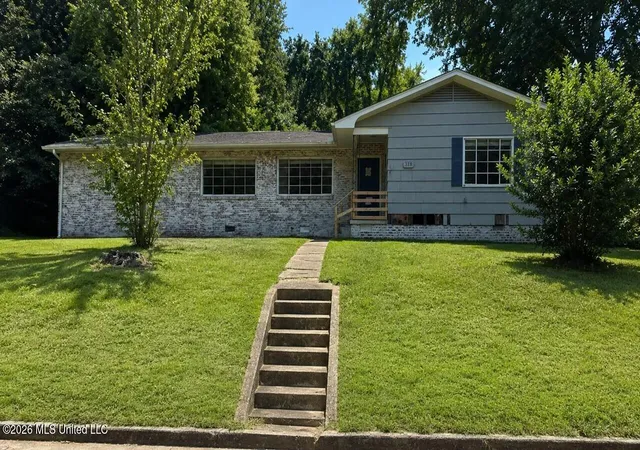 Photo 1 of Sale Pending at 318 John Allen St, Vicksburg, MS 39180 | MLS# 4157269 | Listing updated on 2026-08-14