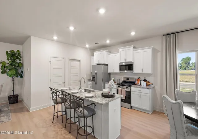 Photo 3 of Single family home for sale at 323 Castlewood Cir, Canton, MS 39046 | MLS# 4157262 | Listing updated on 2026-10-01