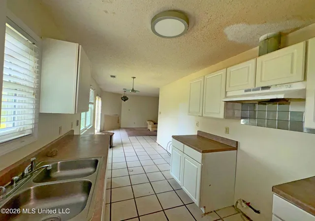Photo 3 of Sale Pending at 911 Edwards St, Leland, MS 38756 | MLS# 4157290 | Listing updated on 2026-09-11