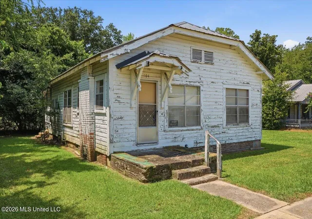 Photo 3 of Sale Pending at 104 W Bell Ave, Mendenhall, MS 39114 | MLS# 4158043 | Listing updated on 2026-09-09