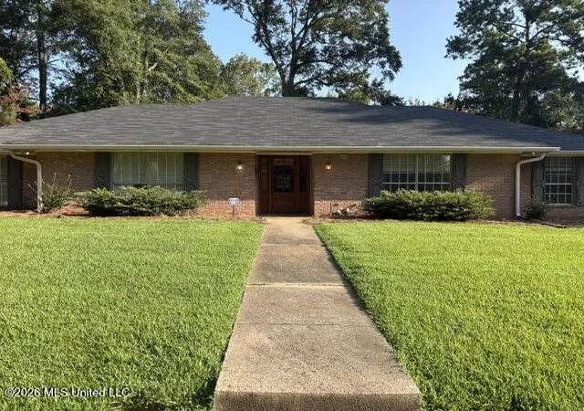 Photo 3 of Sale Pending at 5460 Saratoga Dr, Jackson, MS 39211 | MLS# 4157306 | Listing updated on 2026-09-15