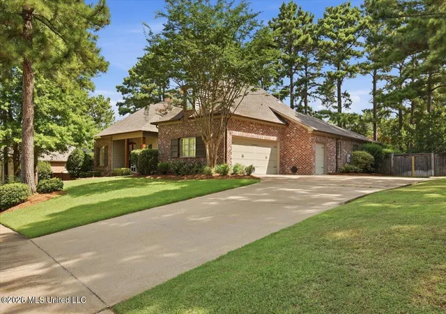 Photo 3 of Sale Pending at 299 Lake Village Dr, Madison, MS 39110 | MLS# 4157318 | Listing updated on 2026-08-01