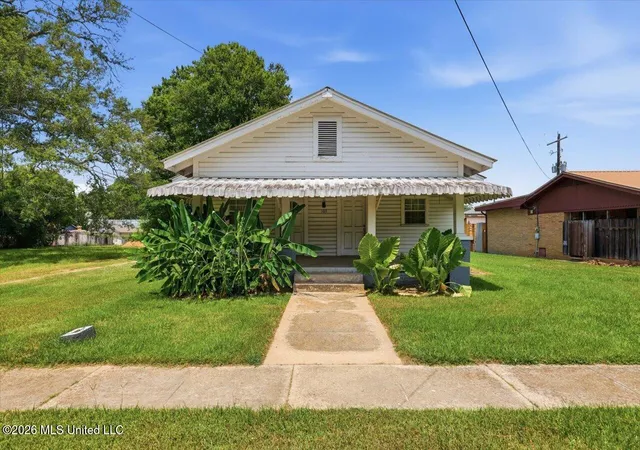 Photo 1 of Single family home for sale at 109 W Bell Ave, Mendenhall, MS 39114 | MLS# 4157697 | Listing updated on 2026-08-09