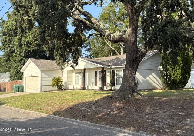 Photo 2 of Sale Pending at 33 Woodbine Dr, Gulfport, MS 39507 | MLS# 4157423 | Listing updated on 2026-09-10