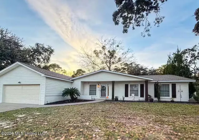 Photo 3 of Sale Pending at 33 Woodbine Dr, Gulfport, MS 39507 | MLS# 4157423 | Listing updated on 2026-09-10