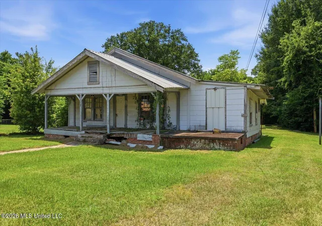 Photo 2 of Sale Pending at 106 W Bell Ave, Mendenhall, MS 39114 | MLS# 4158046 | Listing updated on 2026-09-09