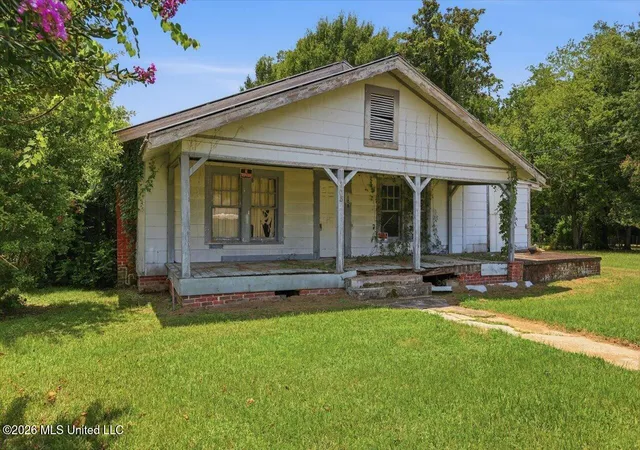 Photo 3 of Sale Pending at 106 W Bell Ave, Mendenhall, MS 39114 | MLS# 4158046 | Listing updated on 2026-09-09
