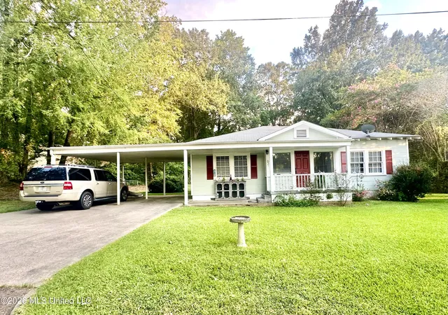 Photo 1 of Single family home for sale at 631 W Chickasaw St, Brookhaven, MS 39601 | MLS# 4157387 | Listing updated on 2026-08-26