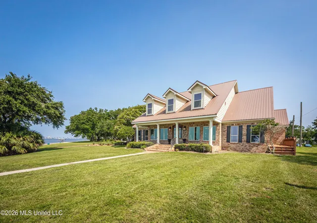 Photo 3 of Single family home for sale at 435 E Beach Dr, Ocean Springs, MS 39564 | MLS# 4157898 | Listing updated on 2026-08-23