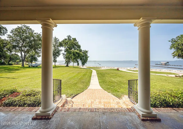 Photo 4 of Single family home for sale at 435 E Beach Dr, Ocean Springs, MS 39564 | MLS# 4157898 | Listing updated on 2026-10-08