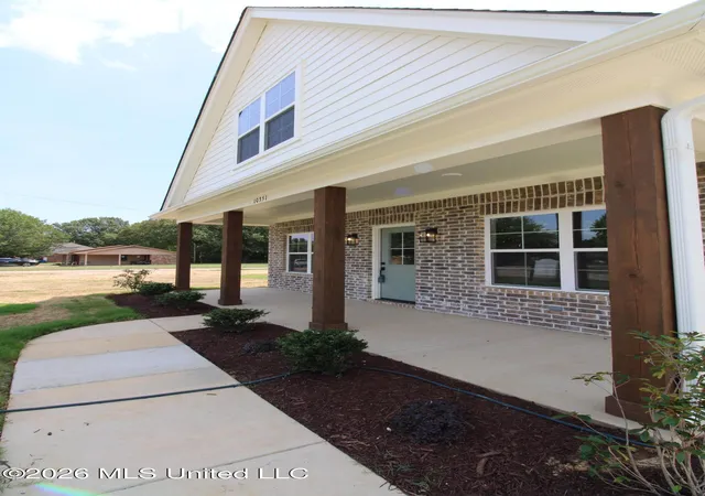 Photo 2 of Single family home for sale at 10351 Chateau Dr, Olive Branch, MS 38654 | MLS# 4157495 | Listing updated on 2026-08-27