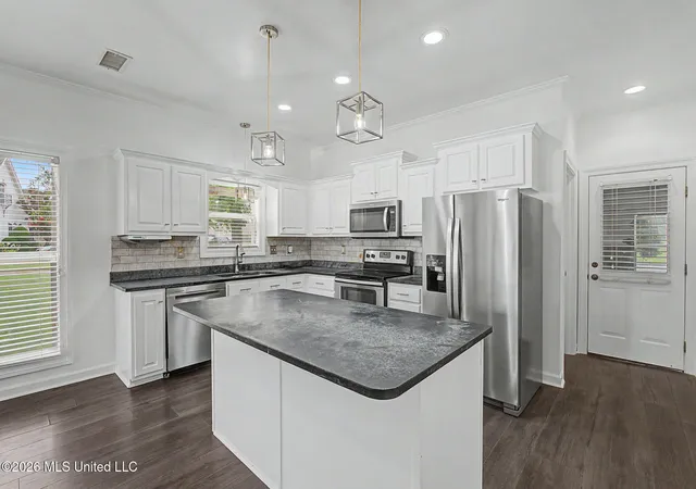 Photo 3 of Sale Pending at 2807 Oliver Cvs, Southaven, MS 38672 | MLS# 4157373 | Listing updated on 2026-09-17