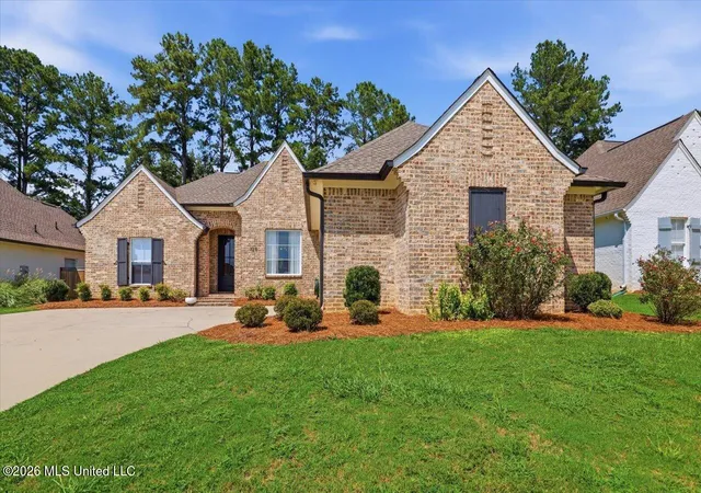 Photo 1 of Single family home for sale at 129 Herons Bay Cir, Madison, MS 39110 | MLS# 4157514 | Listing updated on 2026-08-31