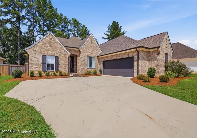 Photo 2 of Single family home for sale at 129 Herons Bay Cir, Madison, MS 39110 | MLS# 4157514 | Listing updated on 2026-08-31