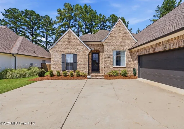 Photo 3 of Single family home for sale at 129 Herons Bay Cir, Madison, MS 39110 | MLS# 4157514 | Listing updated on 2026-08-31