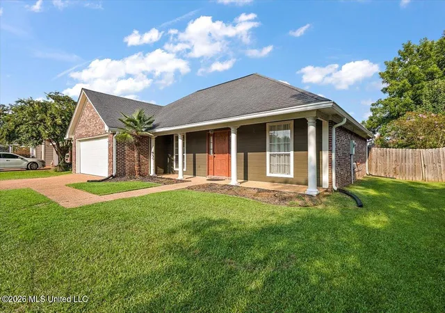 Photo 2 of Sale Pending at 214 Holmar Dr, Brandon, MS 39047 | MLS# 4157383 | Listing updated on 2026-09-10