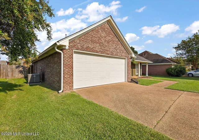 Photo 2 of Sale Pending at 214 Holmar Dr, Brandon, MS 39047 | MLS# 4157383 | Listing updated on 2026-09-10