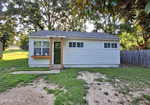 Photo 1 of Single family home for sale at 315 Willa St, Batesville, MS 38606 | MLS# 4157442 | Listing updated on 2026-08-05