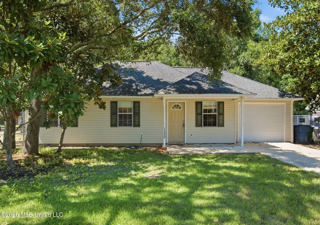 Photo 1 of Single family home for sale at 1333 Oak St, Ocean Springs, MS 39564 | MLS# 4157399 | Listing updated on 2026-09-09