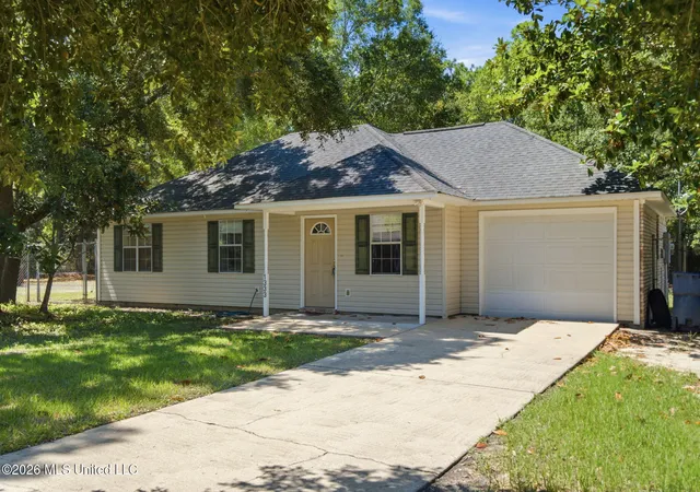 Photo 2 of Single family home for sale at 1333 Oak St, Ocean Springs, MS 39564 | MLS# 4157399 | Listing updated on 2026-09-09