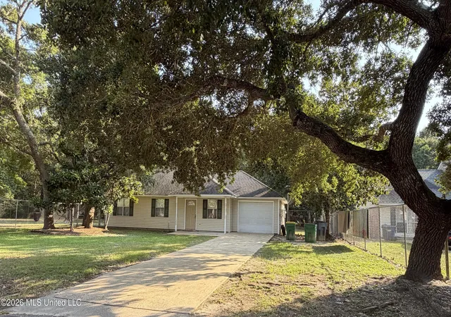 Photo 3 of Single family home for sale at 1333 Oak St, Ocean Springs, MS 39564 | MLS# 4157399 | Listing updated on 2026-09-09