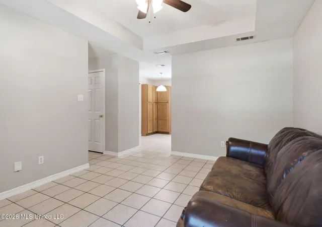 Photo 4 of Single family home for sale at 1333 Oak St, Ocean Springs, MS 39564 | MLS# 4157399 | Listing updated on 2026-09-09