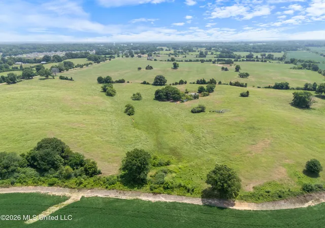Photo 4 of Sale Pending at 2300 Brownsferry Rd, Senatobia, MS 38668 | MLS# 4157561 | Listing updated on 2026-09-09
